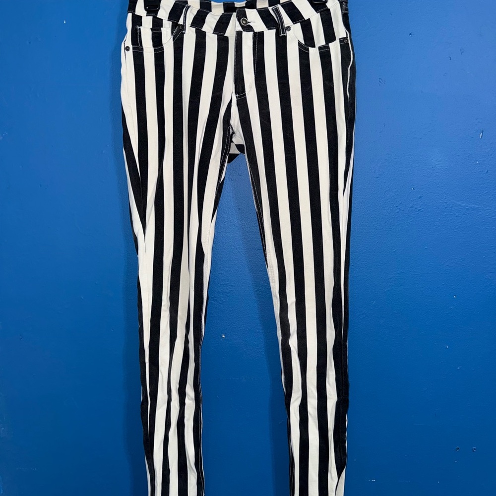 Iris Monochrome Striped Apparel